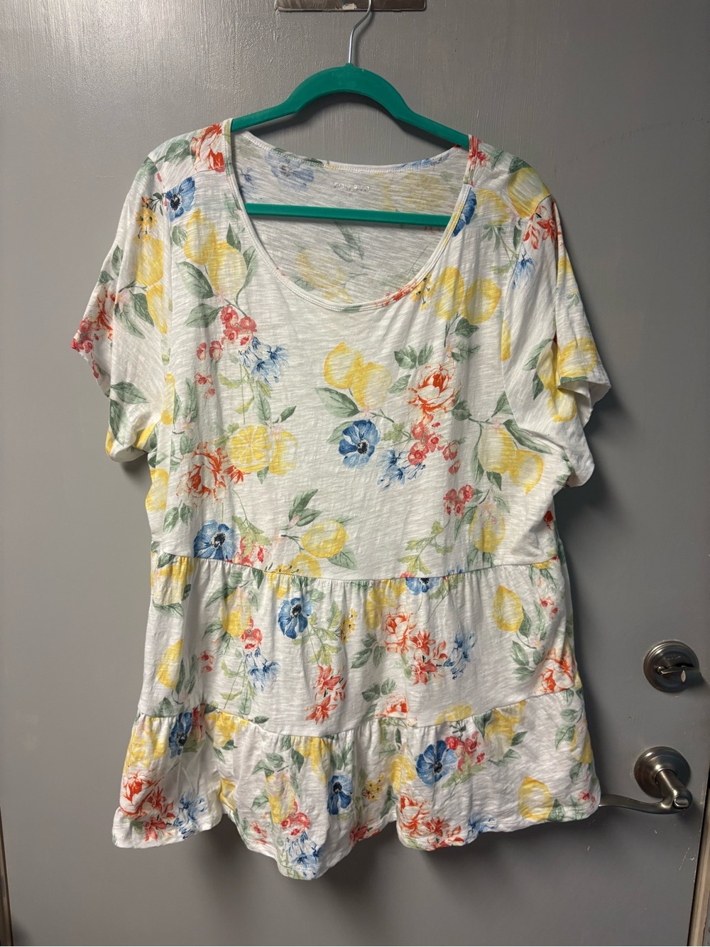 Torrid Floral Short Sleeve Top - White with Yellow & Blue Flowers - Size 3